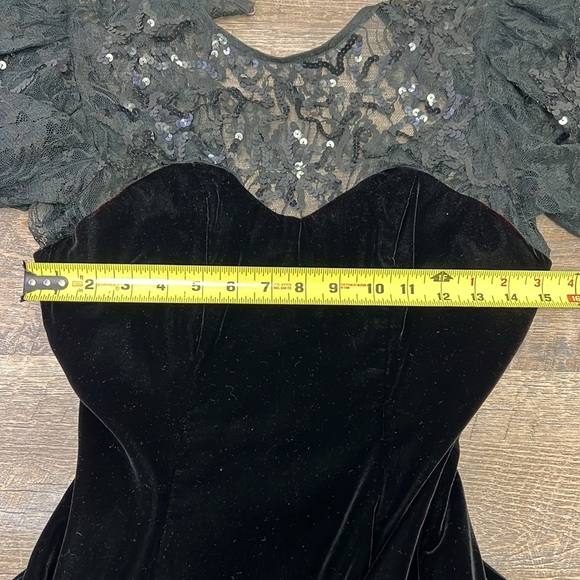 Vintage Niki Velvet and Sequined Lace Party Dress Size 8 - Picture 11 of 12